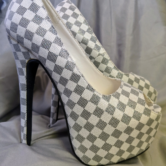 Clubwear 6" Platform Heels - Picture 2 of 5